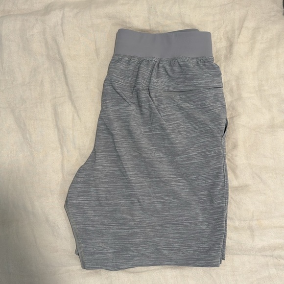 Lululemon THE Short 7” size S - Picture 4 of 4